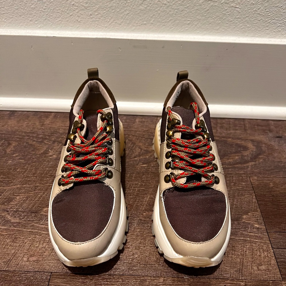 STEVE MADDEN SNEAKERS